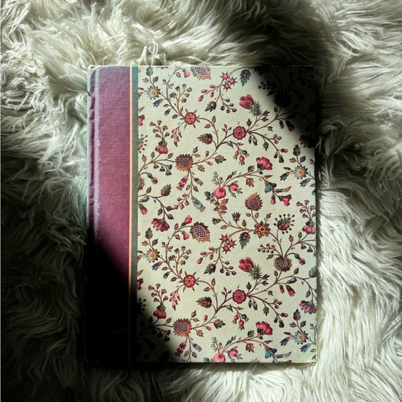 RARE Vintage Victoria’s Secret ‘90s Romantic Style Home Decor Hardcover Book - Picture 11 of 11